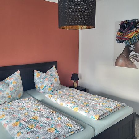 Apartment - Gaestewohnung - Unterkunft Monteure Хемниц Экстерьер фото